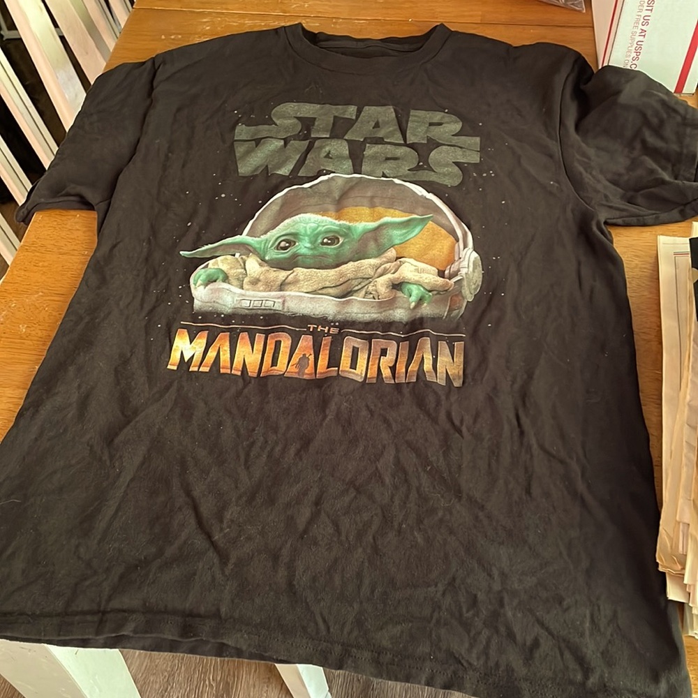 Women’s Star Wars Mandalorian  t-shirt size Med